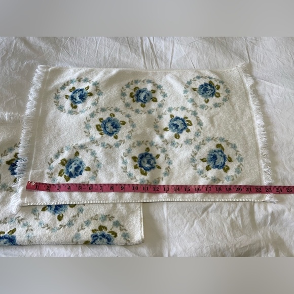 Vintage Lot Of 2 Cannon Royal Family | Blue Roses Fringe | Hand Towels - Picture 3 of 6